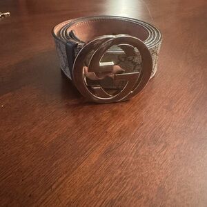 Beige Gucci belt with double g pattern